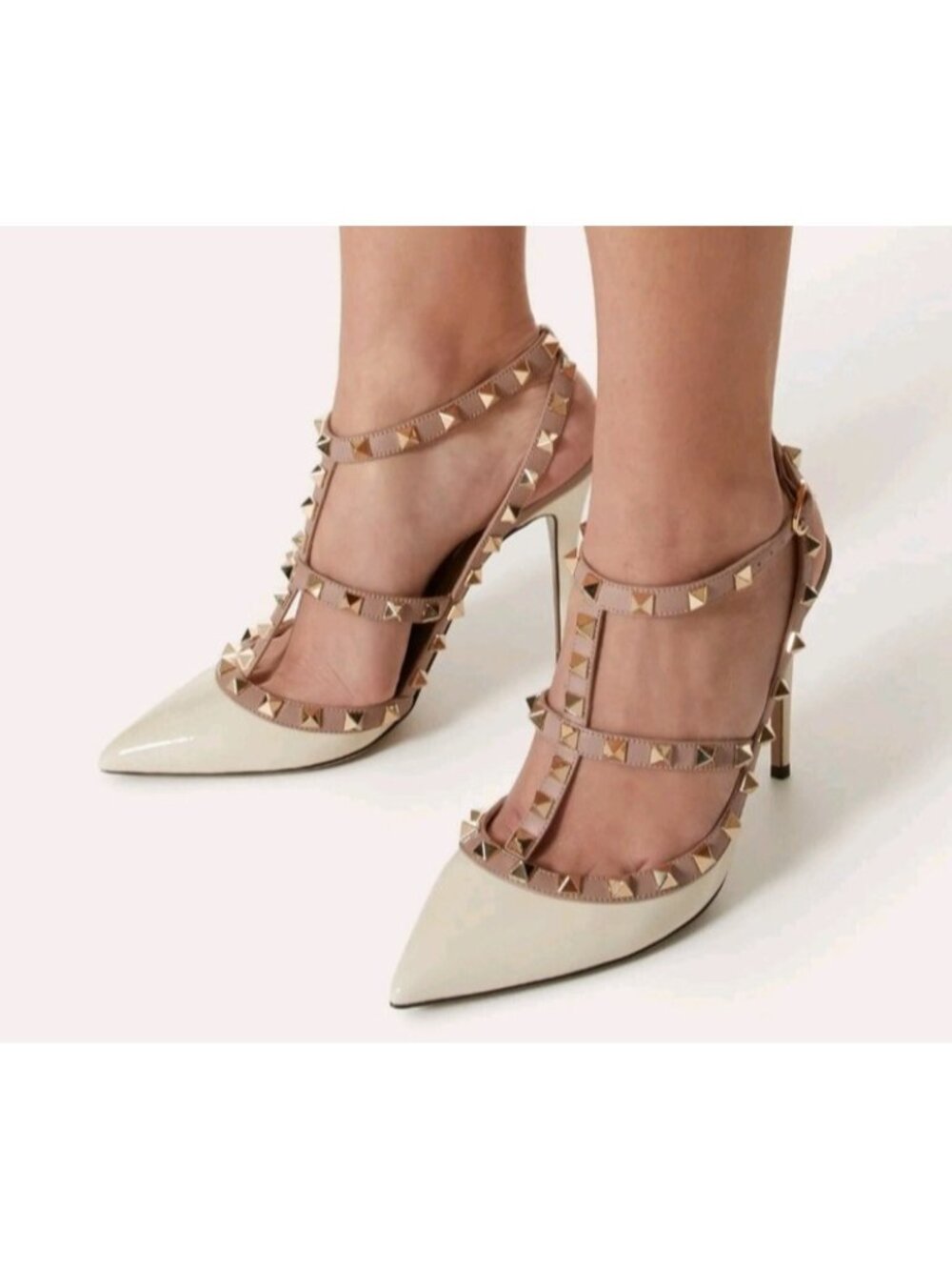 Valentino Garavani Rockstud Ivory Poudre Patent Leather Pumps Heels IT 36 US 6
